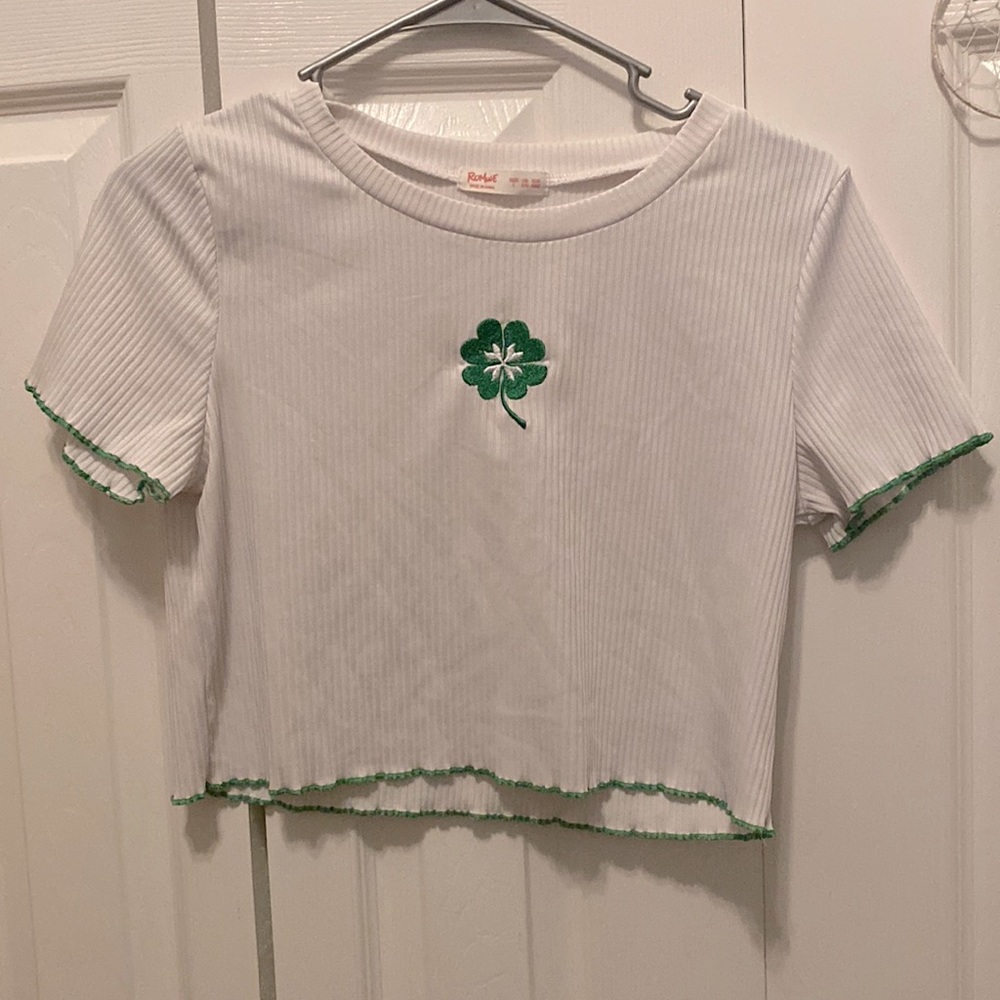 Romwe Large Clover Crop Top